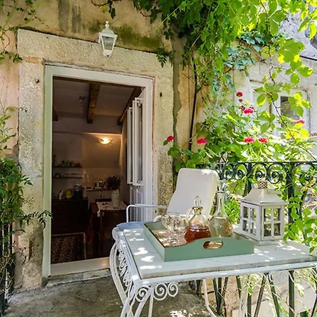 Old Town Moskar Apartment With Balcony 아파트